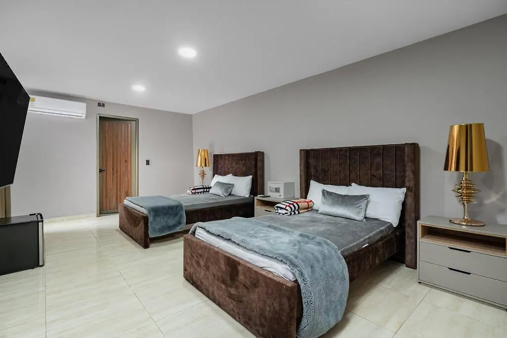 White House Poblado Villa Medellin 0*,